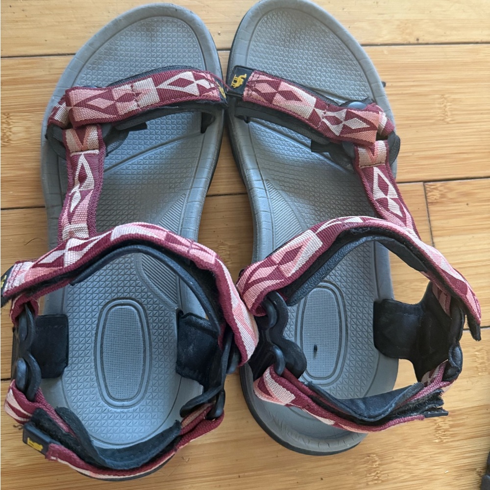 Camel Crown outdoor hiking sandals